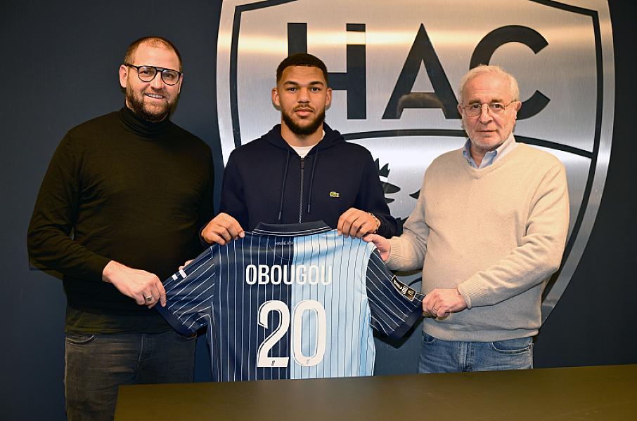 Noam Obougou signe pro !